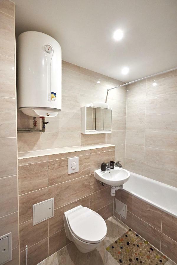 ריבנה Babylon Apartments On Kievskaya Street מראה חיצוני תמונה